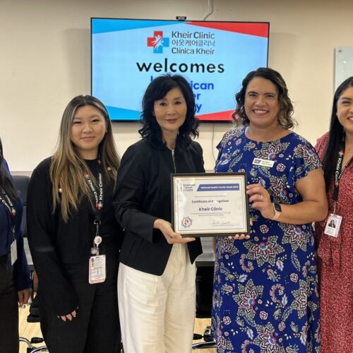 On the 7th, Erin Pak (center), CEO of Kheir Clinic receives a Certificate of Recognition from Ilda Zepeda, (second from the right), Deputy Director of Community Partnership of American Cancer Society.